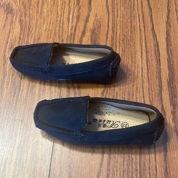 Toddler - Boys or Girls Soft Suede Leather Slip On Loafer US Size 6.5 M Toddler - Picture 3 of 7